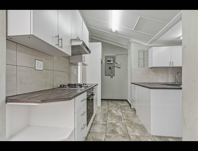 4 BEDROOM PROPERTY TO RENT IN LAKESIDE